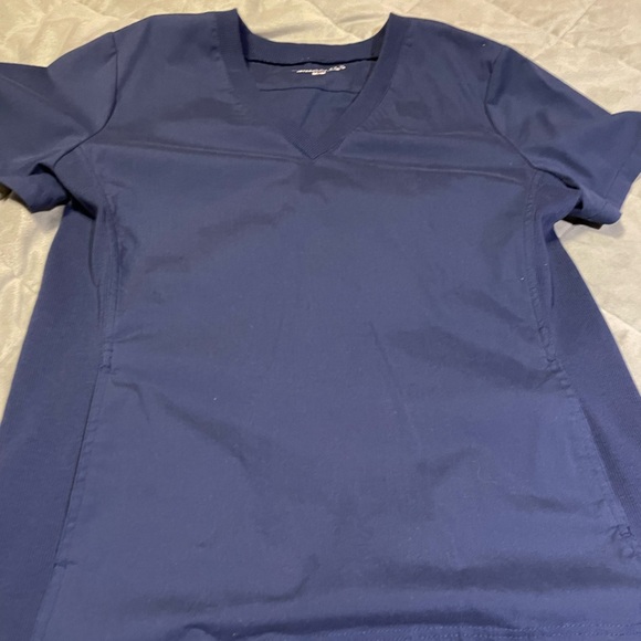 Women’s used scrub top med - Picture 1 of 1